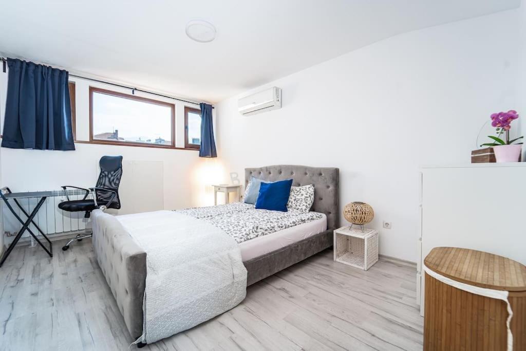 Central Apartment 2Bd Next To Vitosha Bul. Sofia Exterior photo